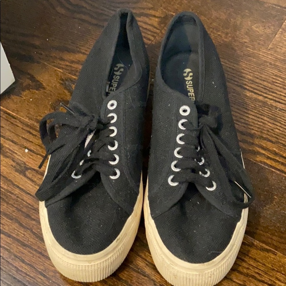 Black platform supergas